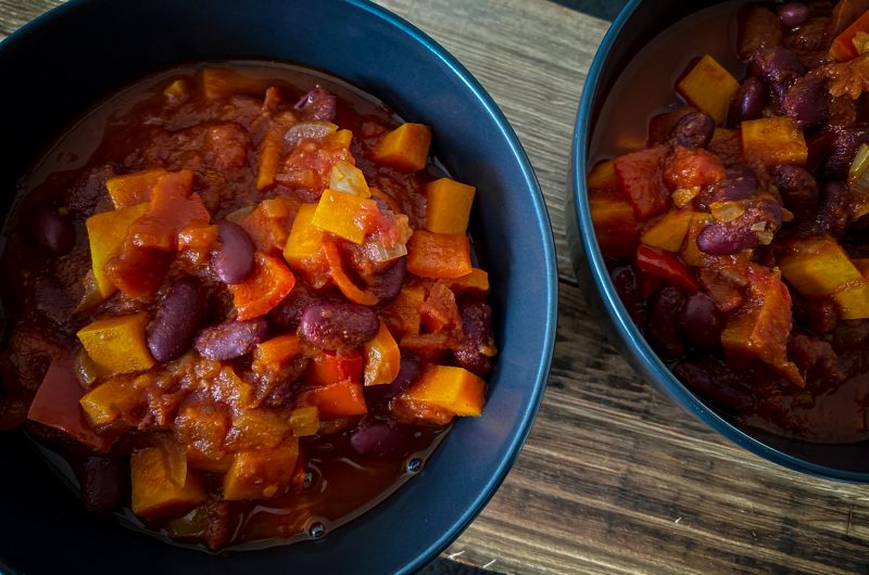 Veganes Chili mit Süßkartoffeln